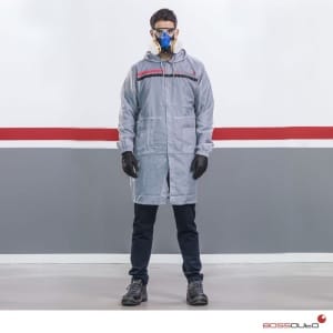 Bata 3/4 de poliéster con capucha